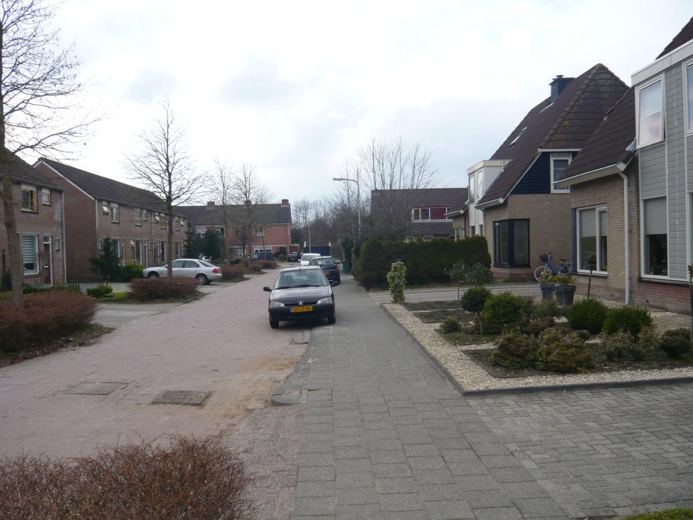 B U R G U M h e t d o r p BURGUM Burgum is de hoofdplaats van de gemeente Tytsjerksteradiel en centraal gelegen in de driehoek Leeuwarden, Drachten en Dokkum. Het dorp is met ongeveer 10.