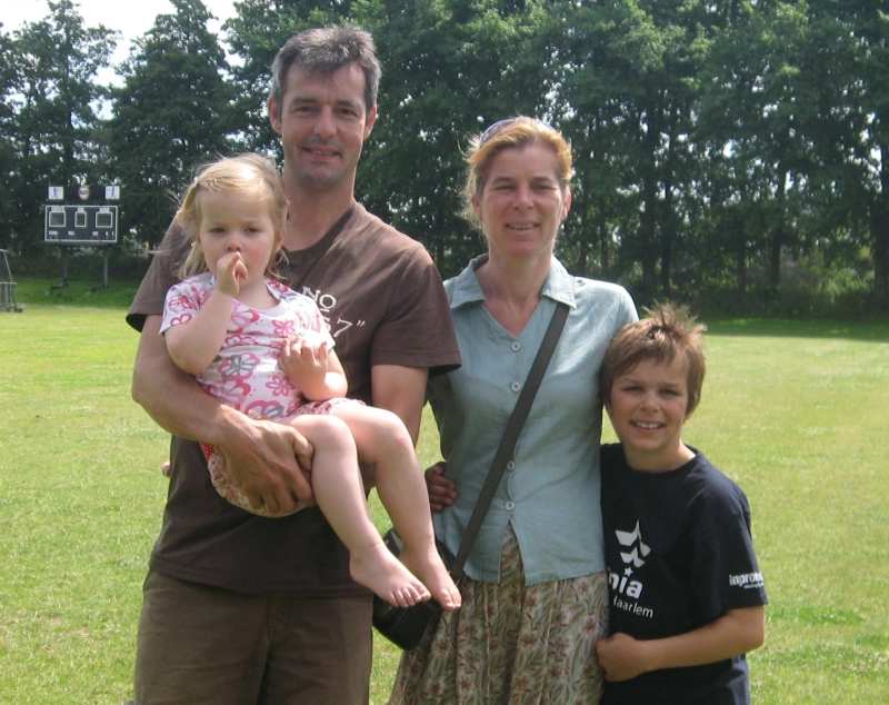 Bij deze stel ik mij voor als voorzitter van de oudercommissie. Hallo, ik ben Gerlande Huisman, partner van Ronald Baar en moeder van Abe (10 jaar) en Silke (2 ½ jaar).