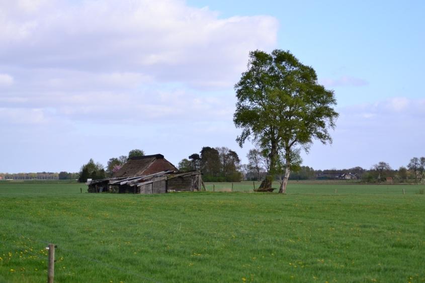 Situatie De locatie Vosseboerweg 12 te Den Ham betreft een locatie in het buitengebied van de gemeente Twenterand. Het is een erf met voormalige boerderij met bakhuis en met diverse schuren.