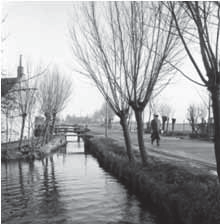 De Abram van Rijckevorselweg was vroeger een spoorlijn en de stationsbuurt herinnert daar nog aan. Hoe kunnen we die historische elementen beter zichtbaar en beleefbaar maken?