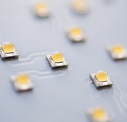 LED-selectie Zoals bij alle halfgeleiderproducten bestaan er ook bij de productie van witte LED s bepaalde toleranties.