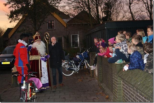 gistermorgen vol smart te wachten op Sinterklaas en zijn pieten.