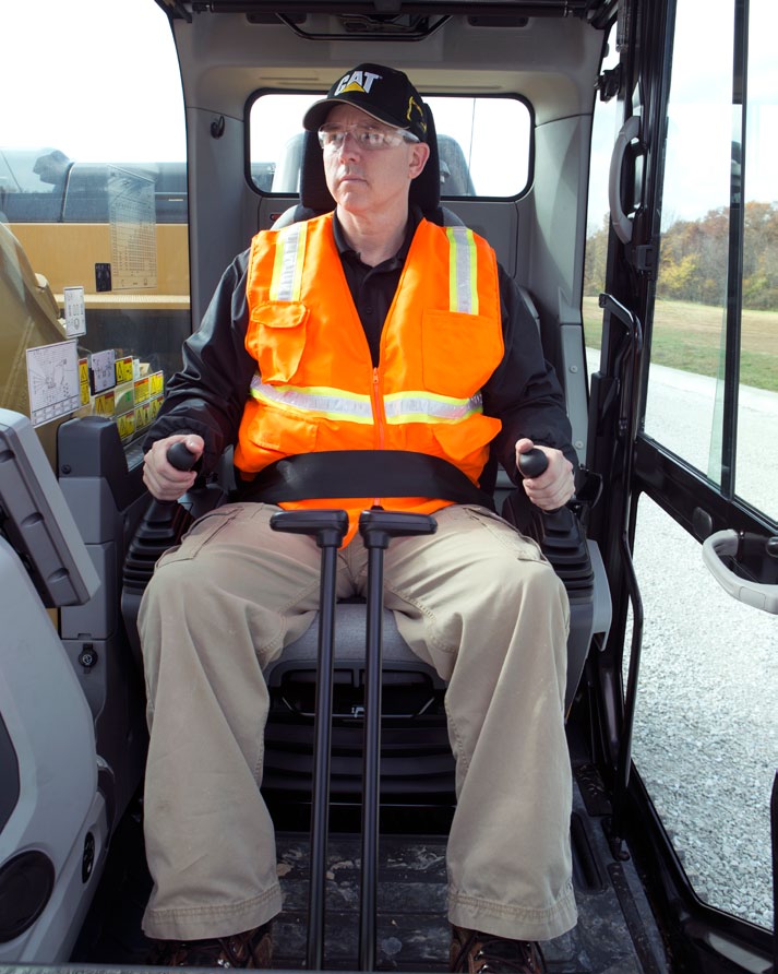 Stoelen Niet alleen is de cabine even stil als in de beste pick-uptrucks die momenteel verkrijgbaar zijn, maar diverse stoelopties geven uw machinisten al het comfort dat ze nodig hebben voor een