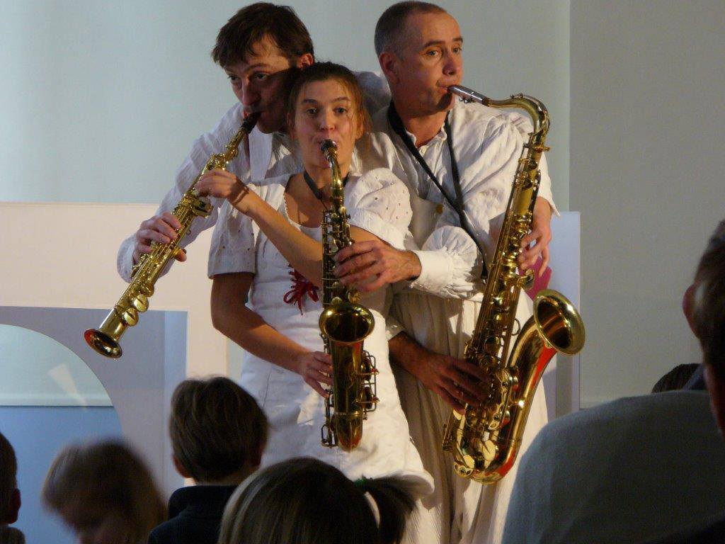 Gemeenschapscentrum Familietheater De leukste manier om op jonge leeftijd met theater kennis te maken is in familieverband!