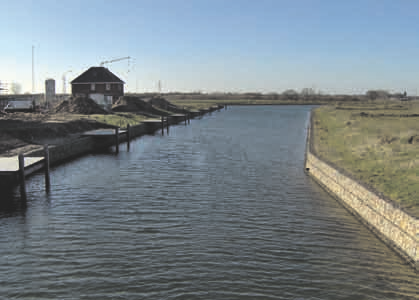 12. Water - Hoog Bouwrijp ontgraven vijver inclusief beschoeiing m 2 32,20 vijver, waterdiepte 1,2m, 2,25m ontgraven, bodem zand beton beschoeiing, palen h.