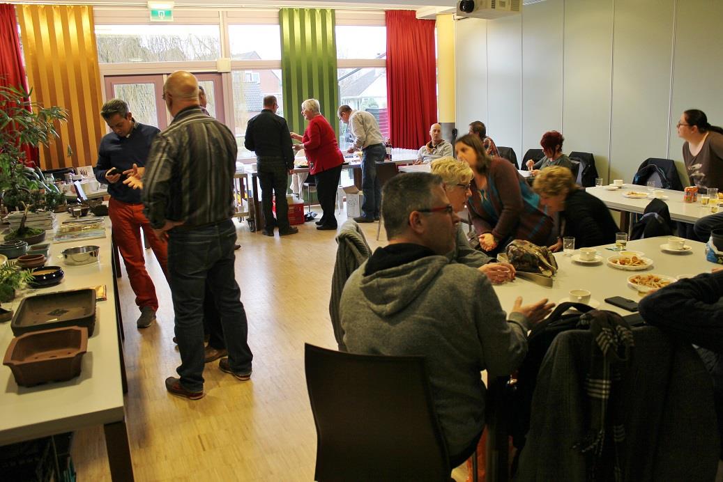 Nieuwjaars receptie 2016 Ten eerste: Wil ik Peter en Marijke heel erg bedanken voor de goede zorg van onze buikjes.