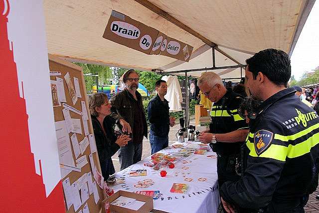 In juni zijn we uiteraard druk bezig geweest, samen met de Stichting Ontmoet Elkaar, met de organisatie van de Zomermarkt.