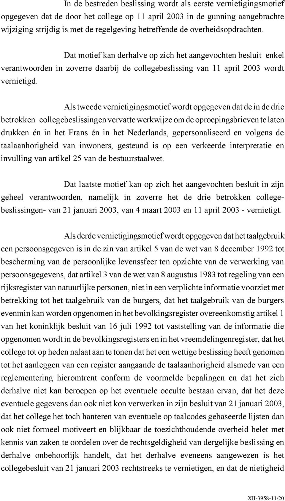 Als tweede vernietigingsmotief wordt opgegeven dat de in de drie betrokken collegebeslissingen vervatte werkwijze om de oproepingsbrieven te laten drukken én in het Frans én in het Nederlands,