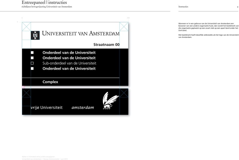 onder het UvA bord. Het beeldmerk heeft dezelfde zetbreedte als het logo van de Universiteit van Amsterdam.