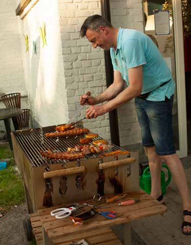 TERUGBLIK Kortom: er was voor elk wat wils naar eigen zin. De feestvierders moesten enkel hun te grillen vlees of vis meebrengen.