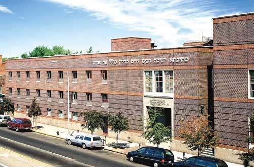 Talmud Academy Chaim Berlin in Brooklyn, rijkste Yeshiva ter wereld. Hij reisde wekelijks naar New York voor twee-en-een-halve dag, waar hij drie lange, Shiurim in Talmoed doceerde.