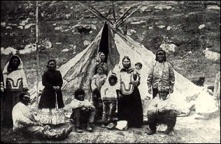 HOGE NOORDEN: CARIBOU INUIT HOGE NOORDEN: LABRADOR INUIT GROND 30 schelpen WONING 20 schelpen GROND 32 schelpen WONING 20 schelpen Tol 2 bij enkel deze stam Tol 4 bij bezit hele groep Tol 10 bij