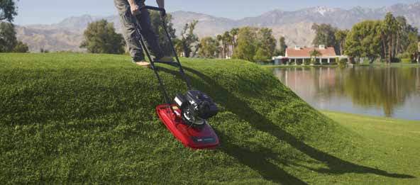 HOVERPRO PERFECT VOOR STEILE HELLINGEN De HoverPro is geschikt voor elk terrein, maar blinkt uit op moeilijke, oneffen grasmatten en steile hellingen.