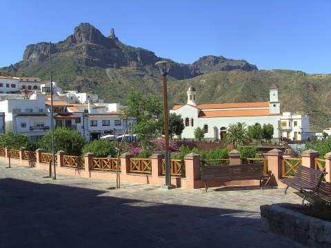 2.3. Tejeda Tejeda ligt op een hoogte van 1000 meter in het binnenland van Gran Canaria. Het centrum bestaat slechts uit enkele straatjes.