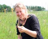 Margriet Brouwer, projectleider bij Landschapsbeheer Flevoland Wij zijn bezig om samen met grondeigenaren in het buitengebied rond agrarische bedrijven het beheer van bermsloten en bermen om te
