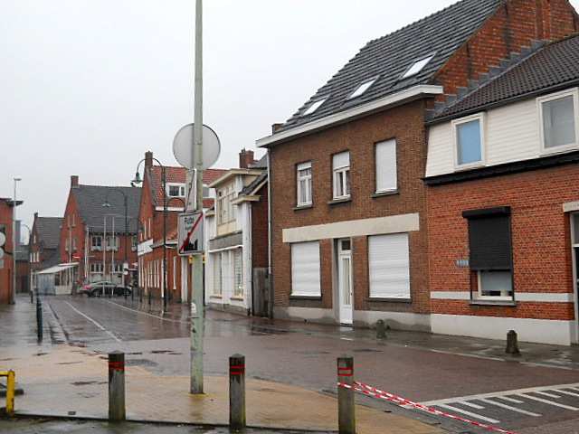 Gebied 2: Grensstraat Historisch lint niveau 3 Bebouwing De noordelijke zijde van de Grensstraat is Nederland, terwijl de zuidelijke zijde reeds België is.