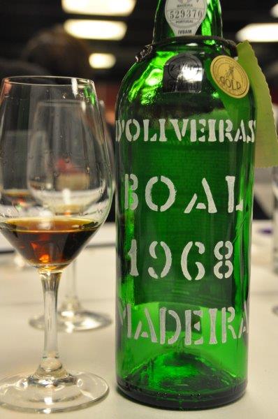 6. D Oliveiras Terrantez 1988. 20% alc. 84. Geert Huysentruyt: Dit is de moeilijkste tot nu toe! Een vaal ambere cognac-kleur met schakeringen en een mooie viscositeit.