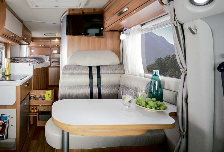 HYMER Van & Van S 21 Woon- en keukencomfort Praktische inrichtingsideeën voor uw droomreizen. Gezellige woonruimte Het interieur van de van is standaard voorzien van het stofdesign Pico.