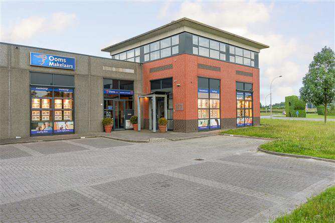 CONTACT Ooms Brugge 3 2993 LB BARENDRECHT T 0180 626500 E barendrecht@ooms.com W www.ooms.com Persoonlijk en dichtbij Ooms is sinds 1927 uw vertrouwde makelaar in de regio die denkt in oplossingen.