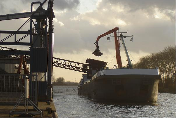 Ontwikkeling binnenvaart / zeehaven Terneuzen Eindrapport Opdrachtgever: Stuurgroep