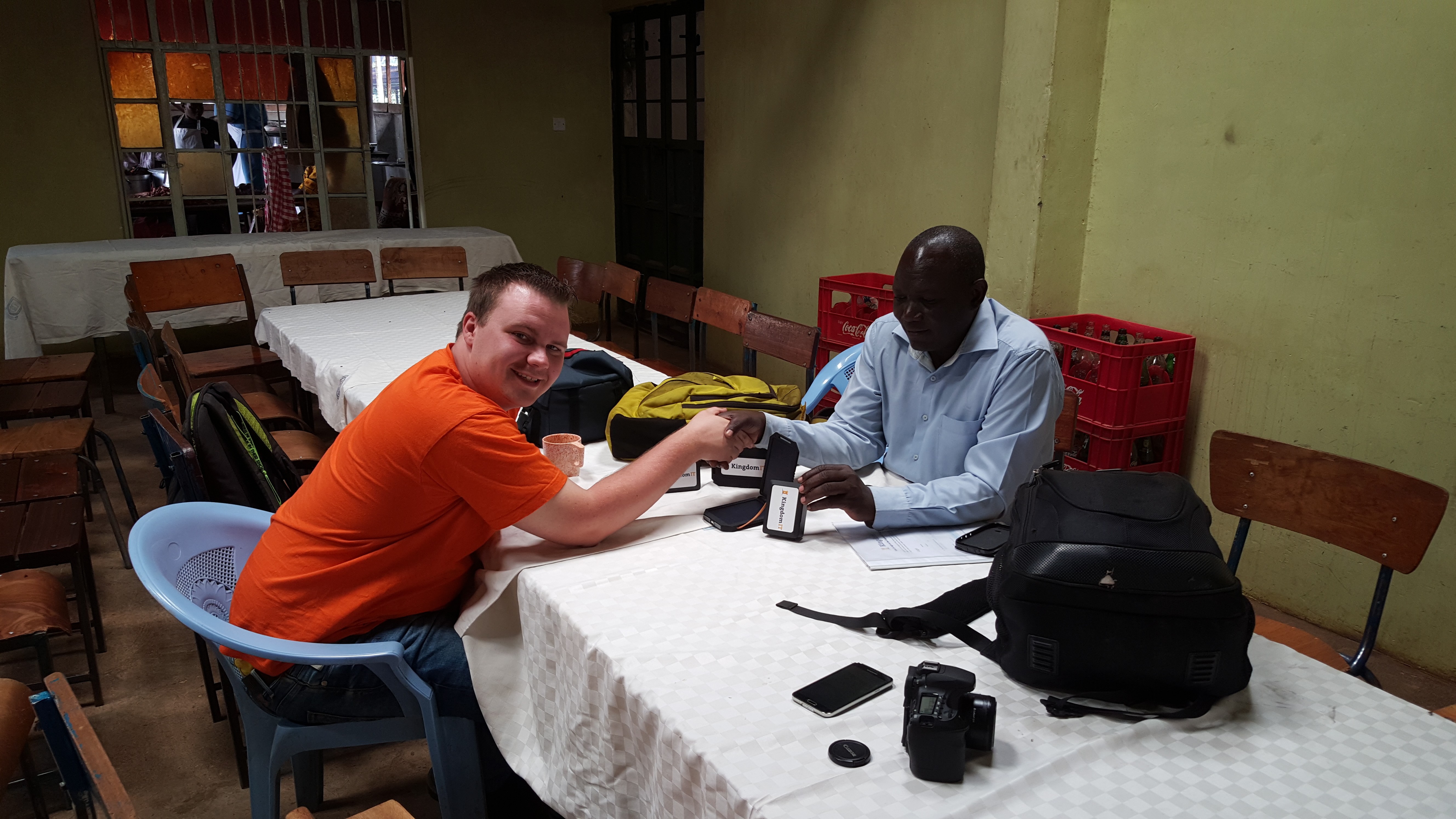 We zullen binnenkort een reis voorbereiden naar Oeganda om samen met zijn kerk een training te verzorgen en zullen we een computerlokaal gaan inrichten als educatie center voor evangelisatie en