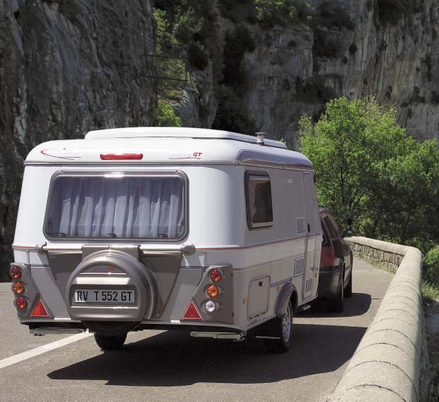 ERIBA-TOURING De klassieke Eriba- Touring caravans zijn gebaseerd op een buitengewoon concept dat uitblinkt door aërodynamische en