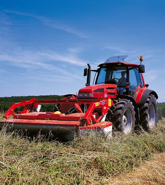 Frontschijvenmaaiers GMD serie 102 F Verhoog de productie van uw dieren met kwaliteitsruwvoer! Daarvoor heeft KUHN de schijvenmaaiers voor u gebouwd!