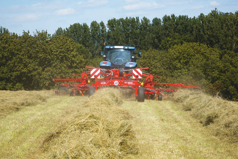 GA CI RKEL ELHA HARK GA 6520: een cirkelhark met grote capaciteit Bij het ontwerp van deze cirkelhark is vooral gekeken naar; compactheid, wendbaarheid en bruik baarar voor elke inzet.