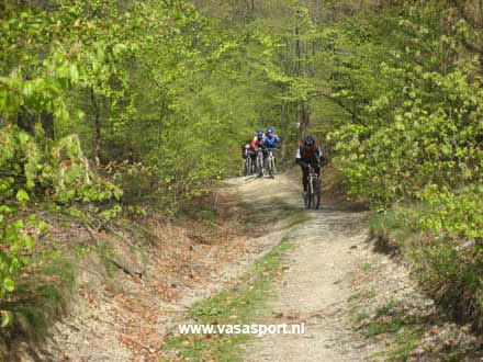 1 Weekendtrekking in Hoch Sauerland 1.1 Inleiding Deze MTB-trekking met 3 etappes biedt u alles wat een mountainbiker leuk vindt in het Sauerland.