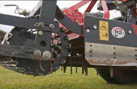 Rotorkopeg De rotorkopeg egaliseert de bodemlaag om een ideaal zaaibed te verkrijgen.