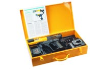 32/33 Persgereedschap V EW01 00 01 220 EW01 00 03 110 Deze koffer bevat: 1 persgereedschap, 1 12V batterij en 1 batterijlader.