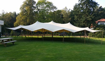 STRETCHTENT 12 X 20 METER Twee tenten van 10x12 meter gekoppeld met koppelstuk Staand 200 personen Zittend 140 personen 4,20 meter, zijkant gemiddeld 2,20 meter 1750,- Artikelnummer: CDST1220 2117,50