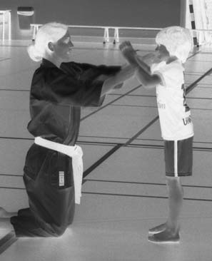 Activiteiten onder schooltijd Karate Trainers van karatevereniging Do Weng zijn ook dit schooljaar weer actief op de basisscholen.