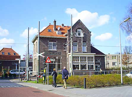 Wonen in Westwijk Amstelveen is een gemeente in de Nederlandse provincie Noord-Holland. De bebouwing grenst in het noorden aan de stad Amsterdam en ligt vlak bij Schiphol.