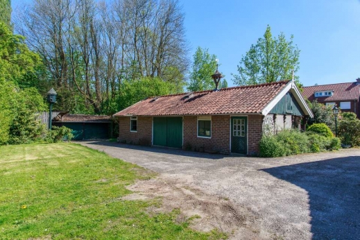 Tuin Makelaar Richard Schasfoort over de tuin De riante tuin gaat over in een eigen bos met