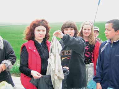 Maaien wegbermen gestart Sedert 17 mei is de gemeentelijke technische dienst gestart met het maaien van de wegbermen in de dorpskernen.