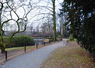 Ligging en omgeving De Parkvilla is gelegen in het Gemeentepark van Merksem: een mooi, heraangelegd park, uitgerust met een charmante vijver, tal van vogelkooien en voorzien van een leuke speeltuin.