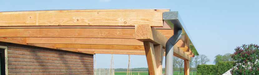Stijlvolle houten overkappingen in evenwicht met aluminium Met een houten veranda kunt u op ieder gewenst moment genieten van het buitenleven, vier seizoenen lang.