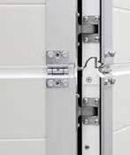 Deurdrangers Standaard worden loopdeuren geleverd met een deurdranger met geleidingsrail incl. geïntegreerde openingsbegrenzing en vastzeteenheid (bovenste afb.).