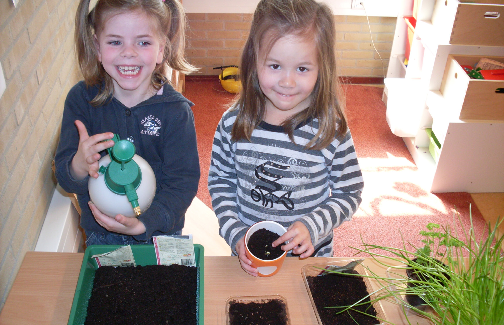 GROEP 5 EN 6 Graaf Blauw E 5 3 uur Kringlooples L 6 3 uur Klasse Kuikens Mz 5-6 2-5 uur Van graan tot brood Mz 5-6 2 uur Kruiden en onkruiden Mz 5-6 2 uur Insecten in de klas Km 5-6 3 uur De