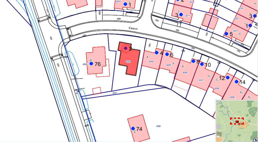 De locatie bevindt zich aan de noordwestkant van het dorp Nederwetten, aan de Esrand. De bouwkavel heeft een oppervlakte van 440 m2, waar een vrijstaande woning op gebouwd mag worden.