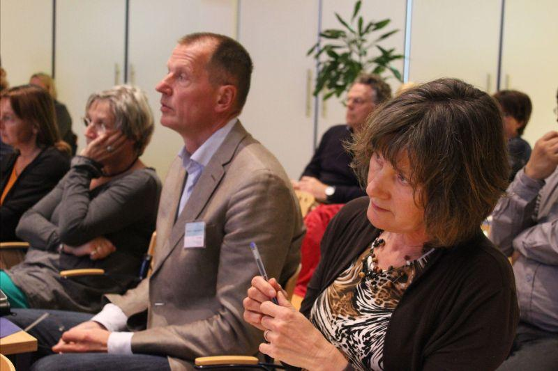 Paneldiscussie In een panel gingen ervaringsdeskundigen met elkaar in gesprek: Elly van der Woude, Mary Klaverdijk, Dickie van de Kaa, Mea en de begeleider van Mea.