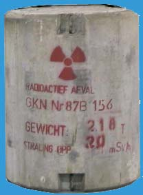 COVRA - 2 Hoog radioactief splijtafval 1 m 3 Petten / Delft (niet opgewerkt) 1.5 m 3 Borssele (opgewerkt en verglaasd) Laag radioactief afval 1000 liter betonnen cilinder (ingegoten) 200 liter vat (o.
