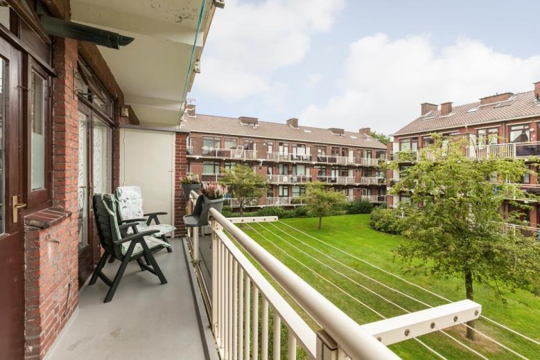 Jozef Israelslaan 222, Rijswijk Goed onderhouden 3 kamer appartement met vrij uitzicht, balkon op het zuidwesten en grote