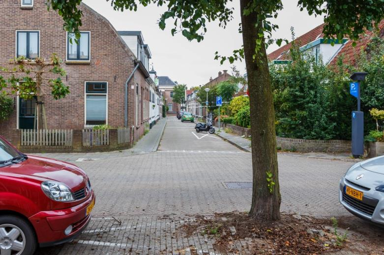 Karakteristieke woning (bouwjaar 1923!) in het centrum van Alphen aan den Rijn Na ruim 70jr woonplezier mag de woning verkocht worden.