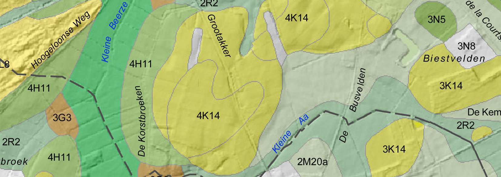 Ten noordoosten en zuidoosten van de kern zijn nog overblijfselen van het oude stroomgebied van de Hazenloop aanwezig.