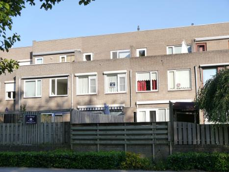 Kerkstraat 7 3295 BD s-gravendeel 078 673 7244 e-mail marquis@marquis.nl 's-gravendeel, Hendrik Hamerstraat 61 Veel ruimte, onderhoudsgemak en een inpandige garage.