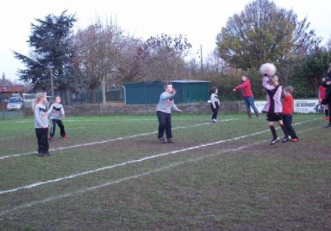 MICHIELTJE LEEST DE UITSLAGEN NOVEMBER 2011 MIKRABA S Onze mikraba s zijn dit seizoen voor de eerste keer aan hun krachtbalseizoen begonnen op het veld van Ichtegem op zaterdag 20 november.