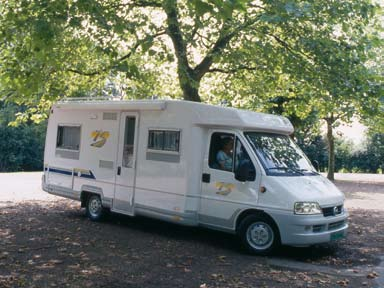 Camper verzekering Met een camper rondtrekken, kamperen, mooie reizen maken en tegelijkertijd uw zorgen thuis laten: dat kan met de camperverzekering van Unigarant.