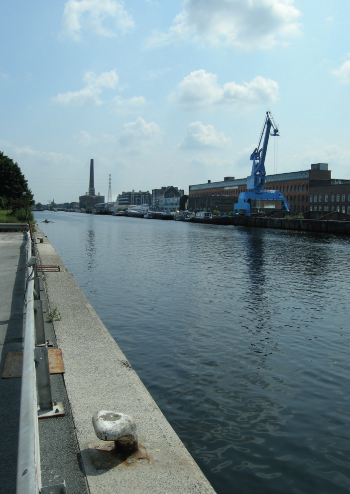 Waarom maakt het stadsbestuur een nieuw ruimtelijk uitvoeringsplan? De laatste jaren hebben de meeste havenactiviteiten zich verplaatst naar de nieuwe Gentse haven in het noorden van de stad.